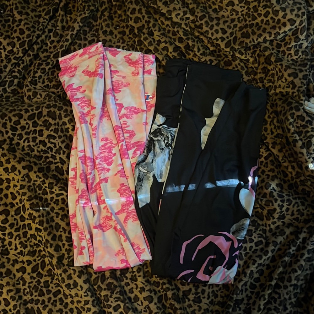 2 pairs of leggings